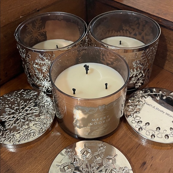 Bath & Body Works Candle Lot of 3 Plus Two Candle Holders And 3 Scented Candles - Picture 10 of 10